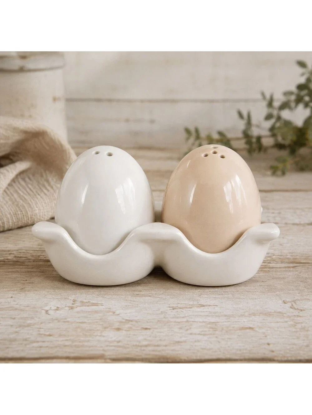 Cracker Barrel Ceramic Egg Salt Pepper Shakers With Holder Box